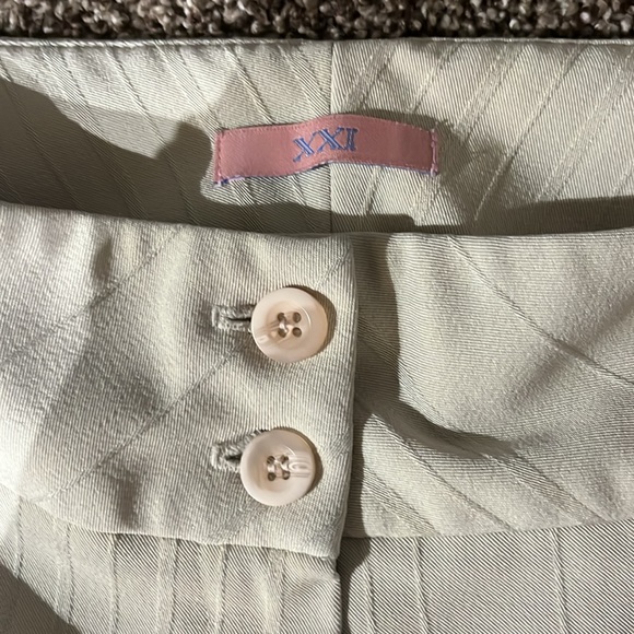 Size 5-6 us beige/cream color cute low rise bell bottoms - Picture 2 of 3